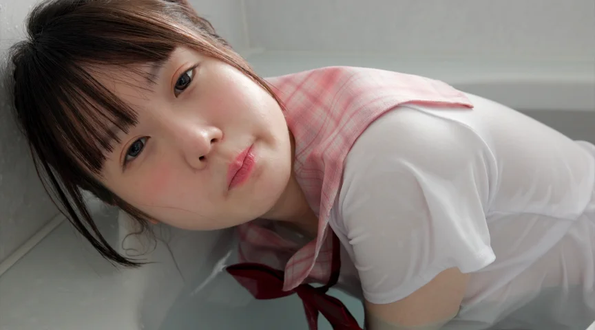 着衣のまま濡れていくグラビアアイドル-4