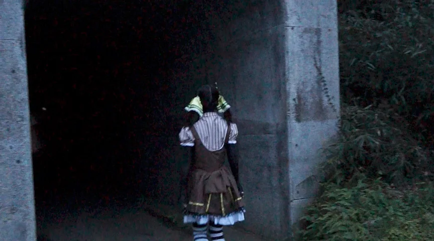 ライブ前にアイドルが 全身黒塗りして、アルバイト！！-10