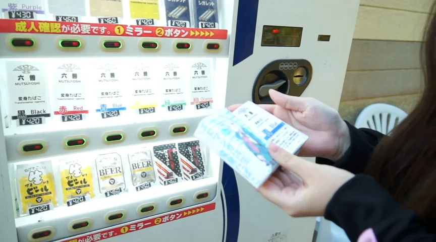 エロマン○先生が変身たばこで青肌に！！-1