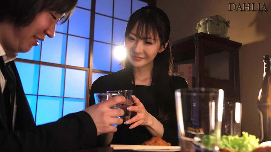 【喪服キ○セクNTR】葬式前夜に不謹慎なSEX 小沢菜穂-2