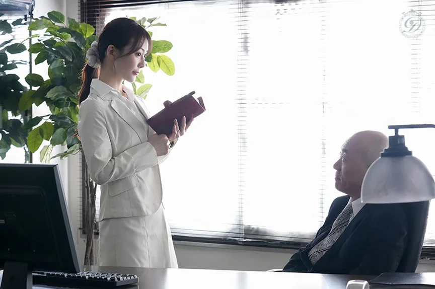 人妻秘書 机の下の密かなクンニ情事―。 小沢菜穂-1