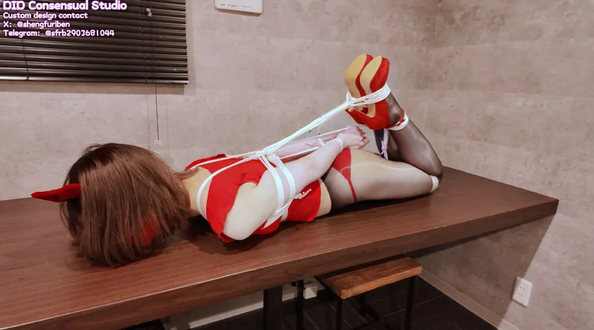 エロいコスチュームでデートに来た完全服○の女子大生-4