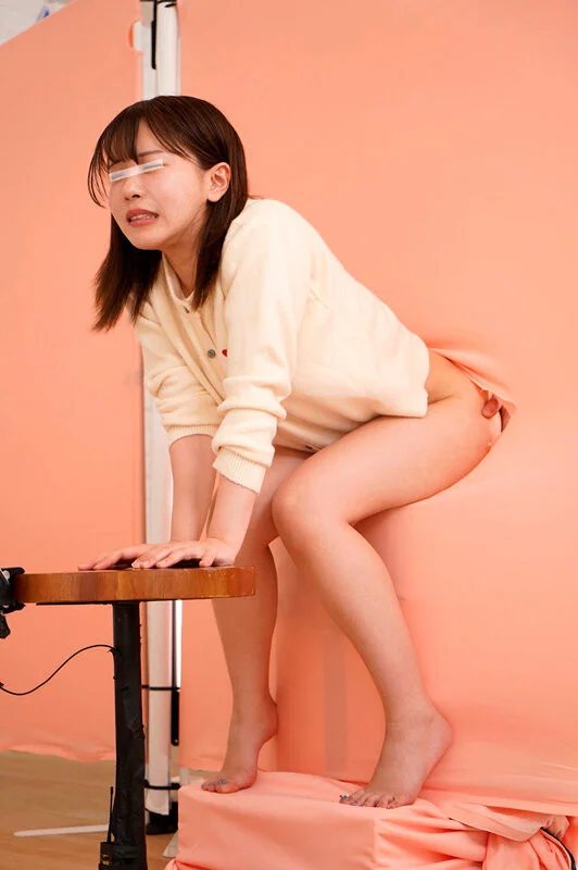 「壁尻クイズ！彼氏のチ○ポ何本目？」に女子大生が挑戦-7