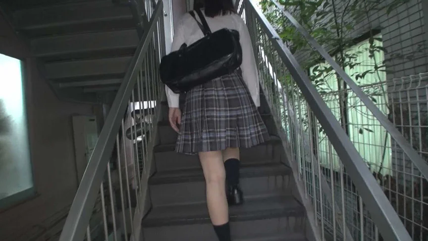 階段女子○生 ラッキースケベの最高峰です！編-1