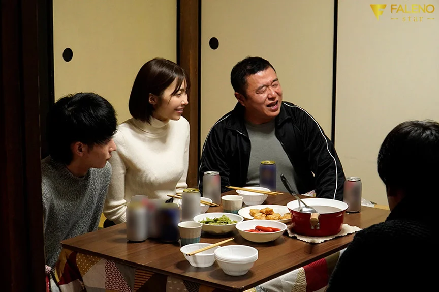 民泊先で男3人から数珠繋ぎアクメSEX つばさ舞-9