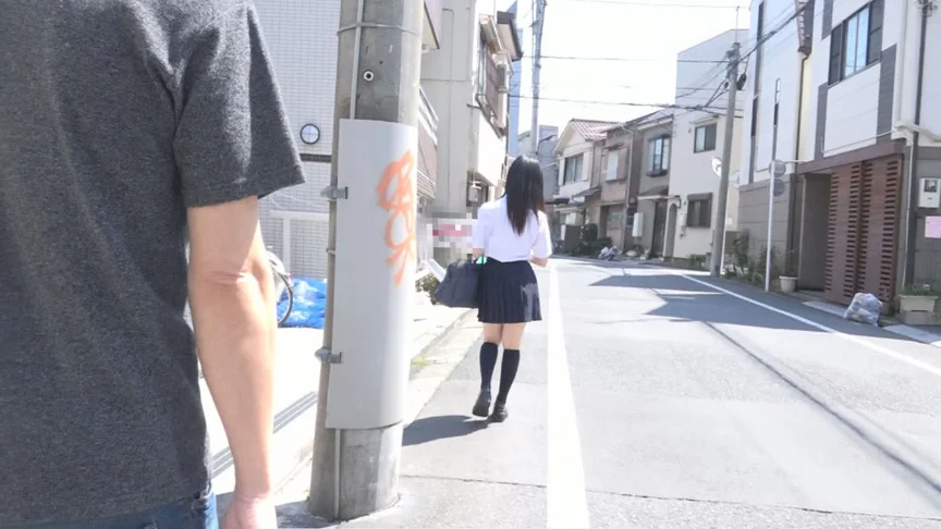コインランドリーで見つけた女学生の美少女-2