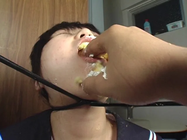 喉頭に震え幼き娘と餌付けと窒息-10