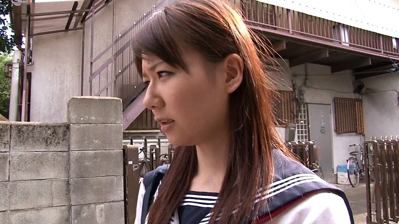 父親の借金を未発達なカラダで返済させられる娘-1