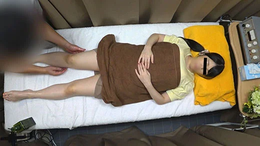 （○り姫vs整体師）肉棒に飢えた人妻さんに○○施術-1
