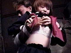 廃墟に連れ込まれた女子○生
