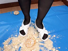倉科ちゃんの煎餅クラッシュ ナースシューズ