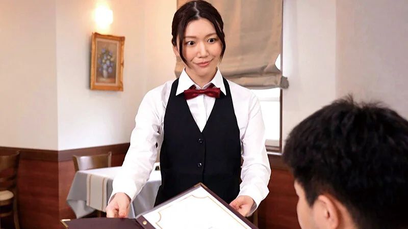 バイト先の先輩は止まらない性欲を僕のチ●ポで満たす-1