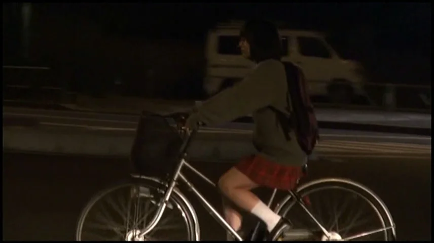 媚○を塗られ我慢できずサドルオナニーをする女子○生2-8