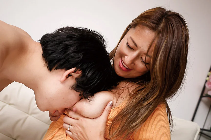胸元を見せつけ誘惑してくる上司の奥さん 吹石れな-4