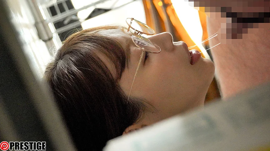 中年男のねっちょりセックスに溺れる文系女子。-2