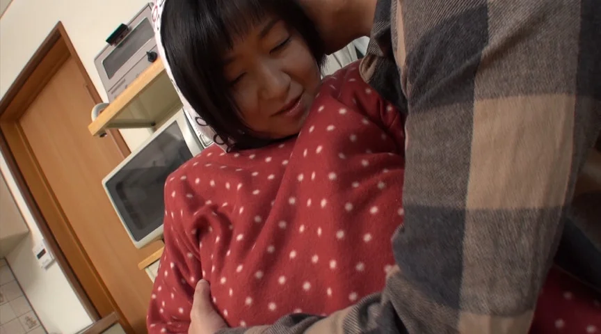 狭山の茶畑でお茶を摘むお母さん-5