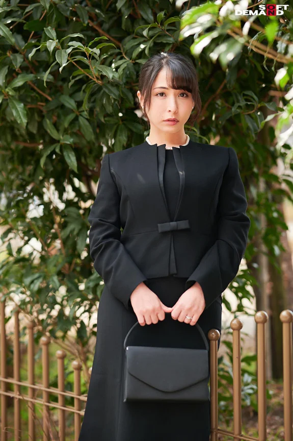 マジックミラー号お盆特別編 喪服未亡人を連続中出しSEX-2