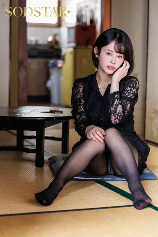 未亡人が配達員にオナニーを見られて、○迫SEX三昧-2