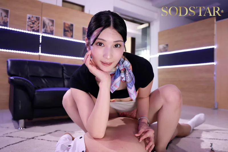付き添い彼氏をフェラ＆SEXで顔射させる美容部員 本庄鈴-9