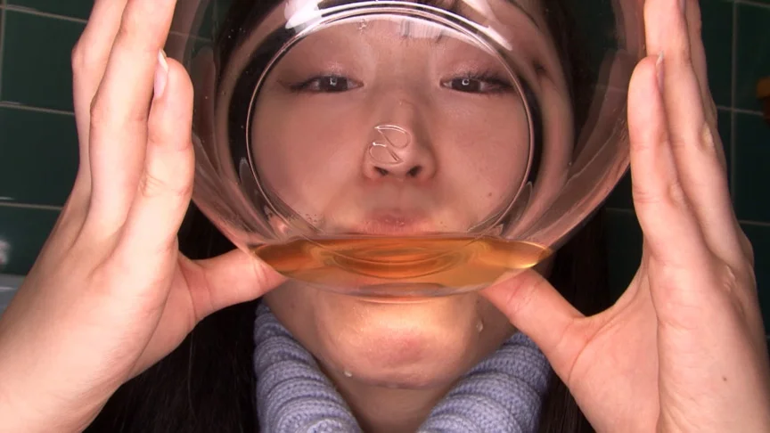 公衆口便器！vol.3 小便を完飲する女-6