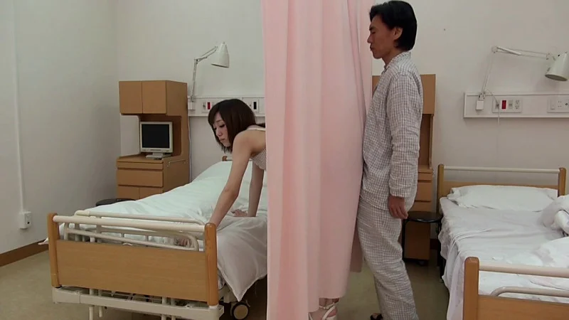 彼氏を見舞いに来た女の無意識パンチラに勃起！-9