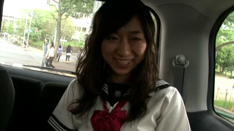 人気熟女にいきなりセーラー服を着せて街中放置したら-2