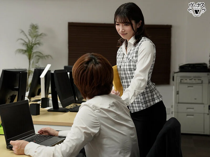 社長秘書の妻は僕の仕事中、社長室で中出し 十束るう-1