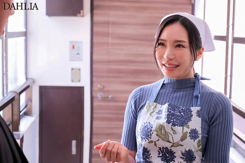 汗だくデカ尻家事代行お姉さん女人禁制！新入社員寮（エアコン故障中）でせわしなく働き揺れ動く汗濡れ下半身ラインに勃起するとこっそり抜いてくれるらしい… 小野夕子-1