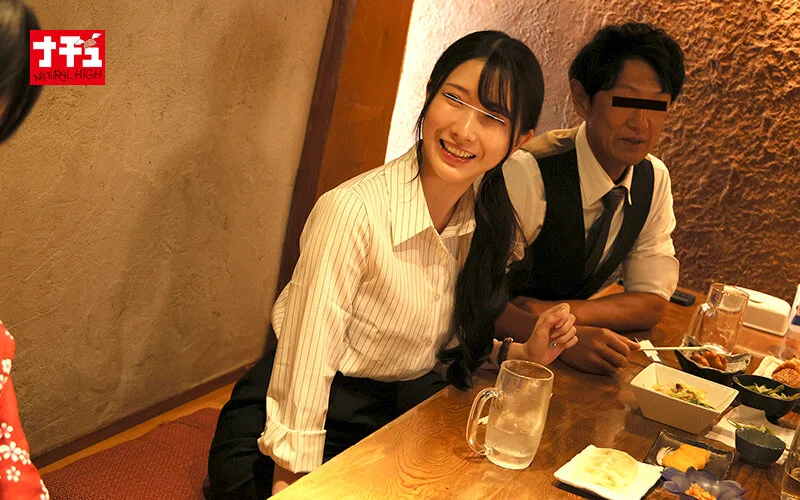 営業中の居酒屋でレズ店員にベロベロにさせられてこっそり手マンでお漏らしイキしまくる敏感女3-15
