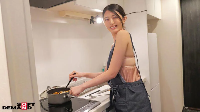 「人の役に立つことが大好き」こども食堂でボランティアに従事。料理が得意なお漏らし奥さん 足立美緒 30歳 AV DEBUT-12