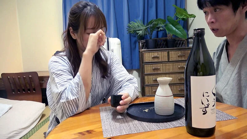 民宿夜●い 一人旅で訪れた女性たちに睡●薬入りの地酒を振る舞いガッツリ堕ちた所に無許可中出し！！2-1