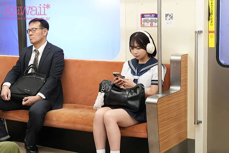 終電で寝過ごした女子学生は駅員に車両痴●され始発まで抜かずの種付けプレス23発 齋藤かさね-1
