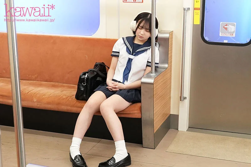 終電で寝過ごした女子学生は駅員に車両痴●され始発まで抜かずの種付けプレス23発 齋藤かさね-2