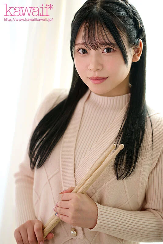 満足できる男とセックスに巡り会えず男を漁りまくる現役JDドラム美女がうねりとグルーヴを生み出す腰使いで リズミカルにイキ跳ねブッ飛びAVデビュー 出口結絆-4