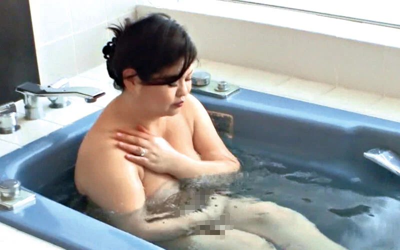 嫁の母が入浴中、婿はムラムラと興奮して…予想以上のエロ展開に？！4時間-4