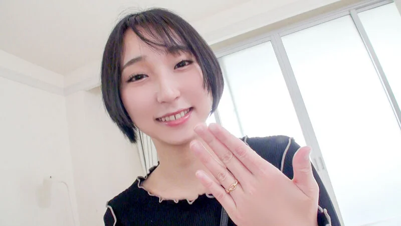 SNSでナンパした人妻が、旦那以外の身体に興奮してドエロい本性さらけ出しちゃいました！ 糸井瑠花-1