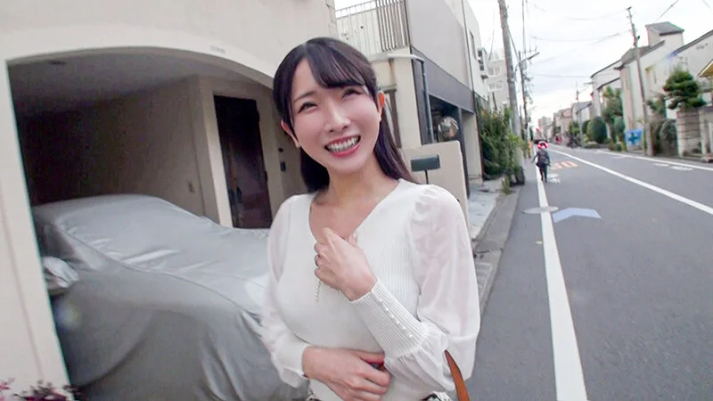 SNSでナンパした人妻が、旦那以外の身体に興奮してドエロい本性さらけ出しちゃいました！ 宮西ひかる-1