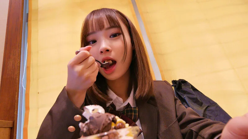 テニスもSEXも大好きな活発系J○！！規律が厳しい部活の忙しいスケジュールの合間を縫ってSEXに没頭するほどの男好き！！ネットで男を探しまくっている肉食系美少女に大量中出し！！-4