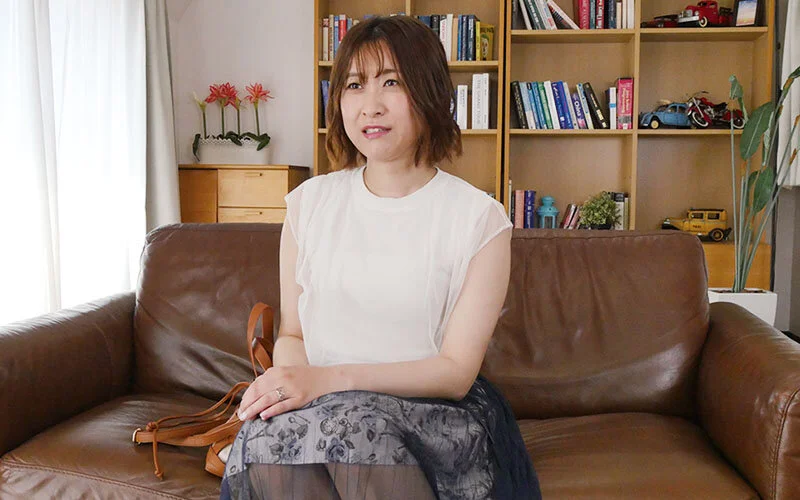 ド素人応募妻 旦那に内緒で普通のパート妻が秘めた性欲を爆発させ最後は我慢できず中出し懇願 鮎川万里香-1