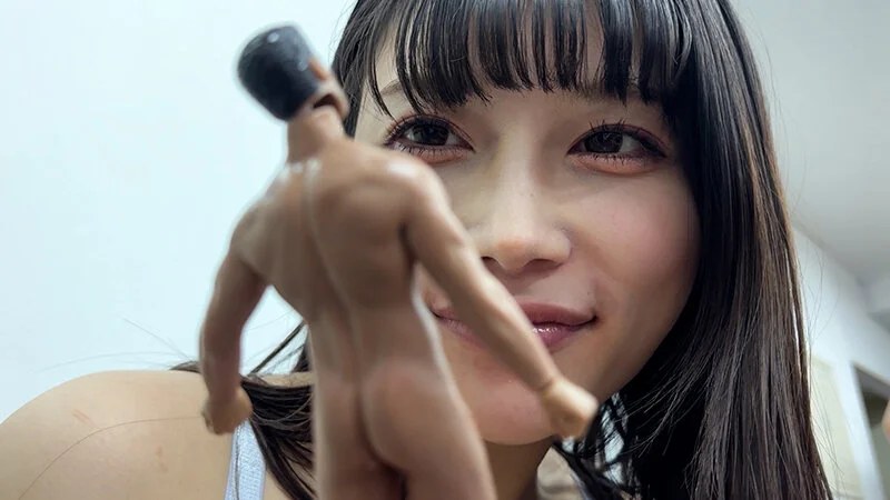 ひなみちゃんがM男人形を唾液たっぷり舐めまわす-20