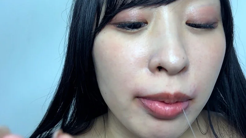 喉ちんこが可愛いゆのちゃんの口内観察-12