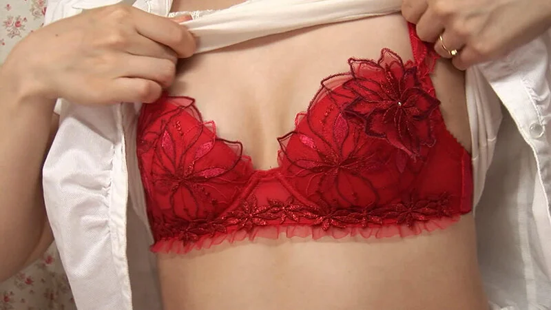喘ぎ声が止まらない！どエロい衣装を着せられて発情する変態妻！-1