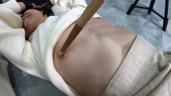 ちっぱいフェザータッチでトロトロ ツボは足裏匂い嗅ぎまくり-12
