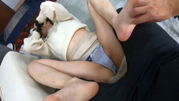 ちっぱいフェザータッチでトロトロ ツボは足裏匂い嗅ぎまくり-16
