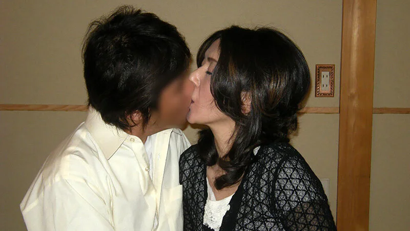 熟年夫婦の愛あふれる濃厚セックス 16組4時間-9