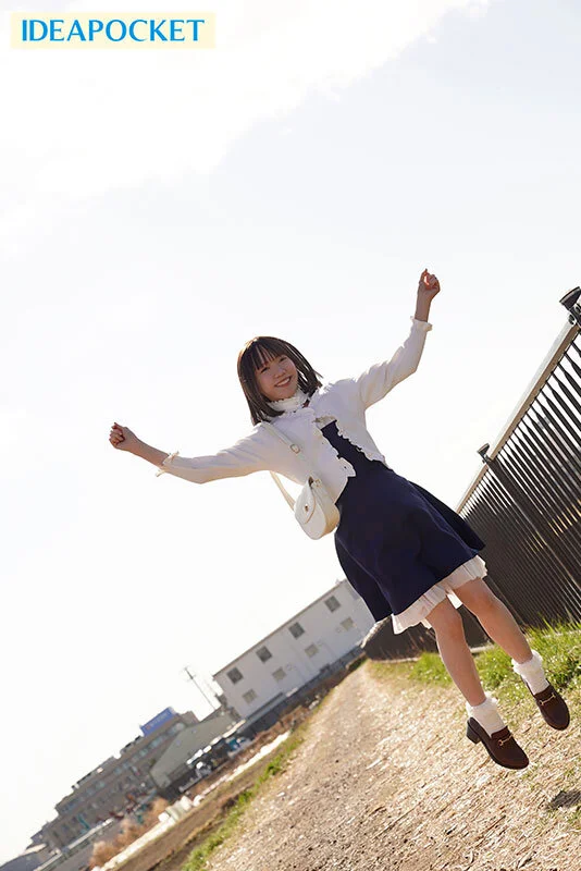 見た目は少女、中身はビッチな合法ロリ女教師は生徒をロリコンに目覚めさせてしまう 日向由奈-15