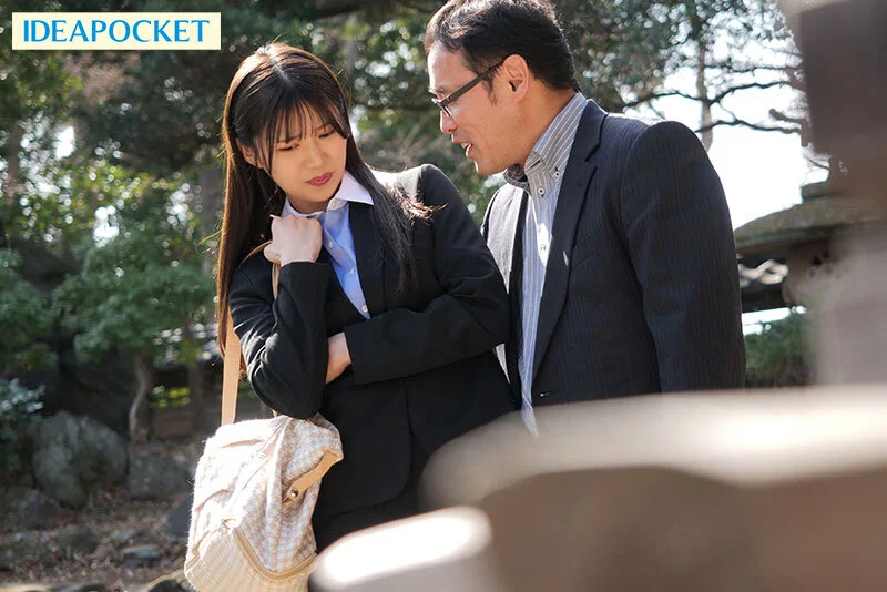 修学旅行の下見出張でセクハラ教師とまさかの相部屋に…軽蔑していたキモ教師に死ぬほどイカされまくった屈辱SEX 愛才りあ-1