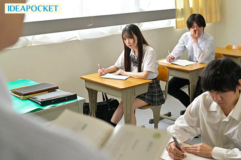 仕事終わり制服リフレを呼んだら自分の教え子が…。 お互い弱みを握った教師と生徒の背徳的でイケナイ関係 佐々木さき-1