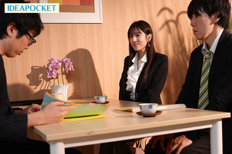 出張先が記録的豪雨で高嶺の花の女社長と相部屋に…大人の色気と官能的美ボディにフル勃起した童貞の僕を受け入れてくれた優しさに甘えて朝まで暴走むしゃぶりつき性交 三澄寧々-2