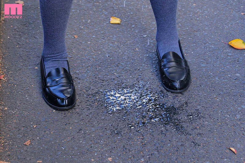 親友の彼女の悩みを聞くフリして媚薬漬けリモバイ調教とデカチン膣奥ピストンで沼らせるお漏らしザコま●こ開発NTR 川口桜-12